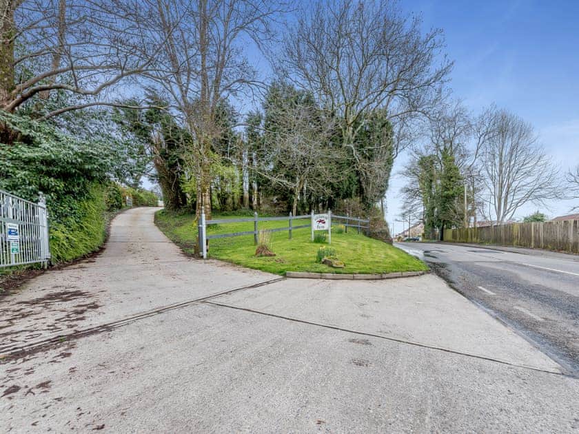 Driveway | Ty Cae Mawr - Cefn Gorwydd Cottages, Gowerton, Gower