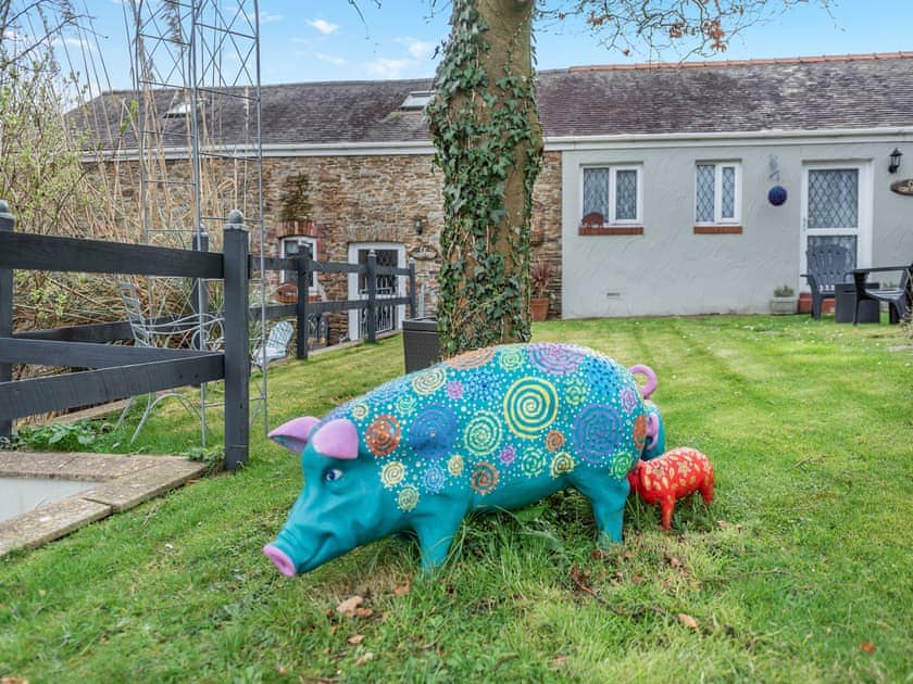 Garden and grounds | Ty Llaethdy - Cefn Gorwydd Cottages, Gowerton, Gower