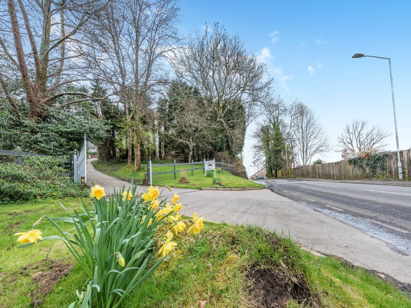 Garden and grounds | Ty Llaethdy - Cefn Gorwydd Cottages, Gowerton, Gower