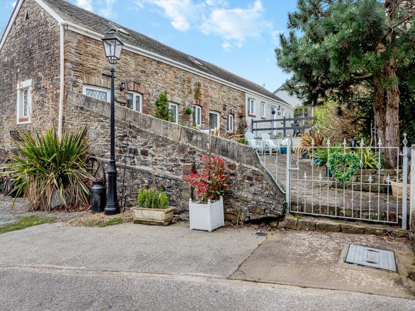 Exterior | Ty Berllan - Cefn Gorwydd Cottages, Gowerton, Gower