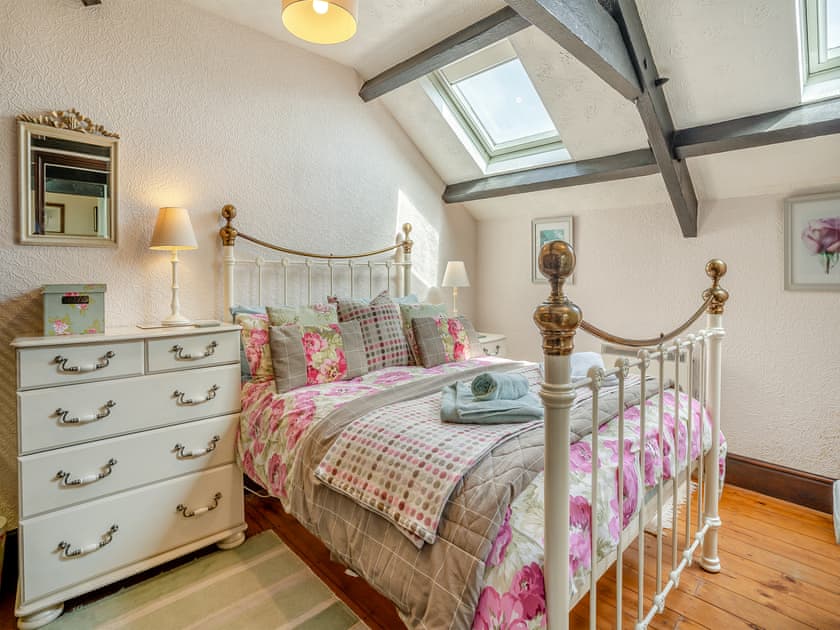 Double bedroom | Ty Ysgubor - Cefn Gorwydd Cottages, Gowerton, Gower