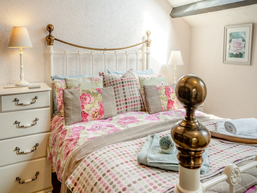 Double bedroom | Ty Ysgubor - Cefn Gorwydd Cottages, Gowerton, Gower