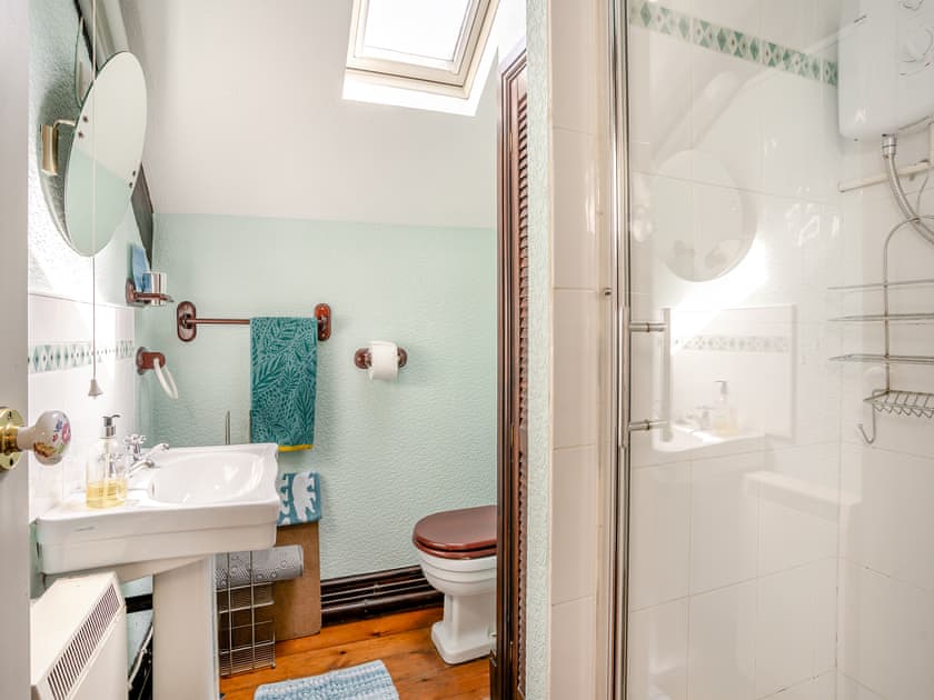 Bathroom | Ty Ysgubor - Cefn Gorwydd Cottages, Gowerton, Gower