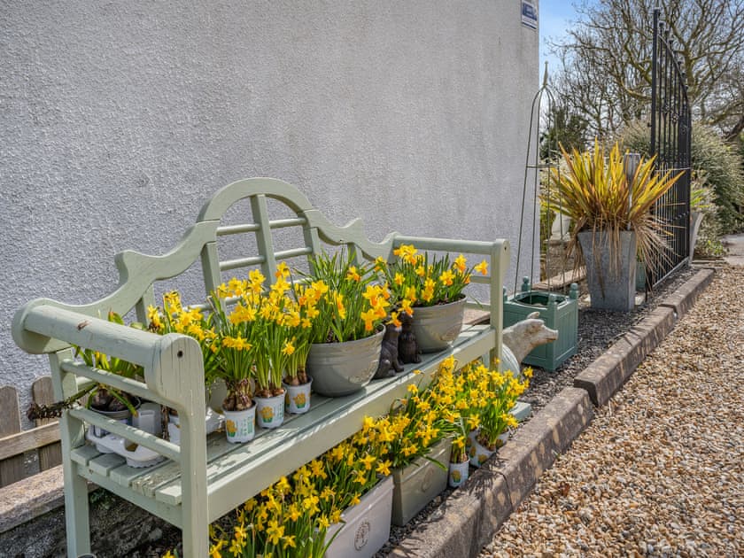 Garden and grounds | Ty Ysgubor - Cefn Gorwydd Cottages, Gowerton, Gower
