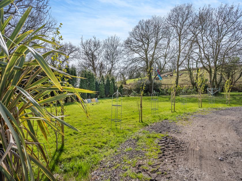 Garden and grounds | Ty Ysgubor - Cefn Gorwydd Cottages, Gowerton, Gower