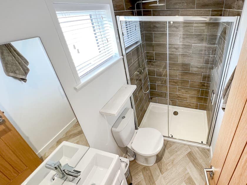 Bedroom 2 ensuite | Hoburne, Bodmin