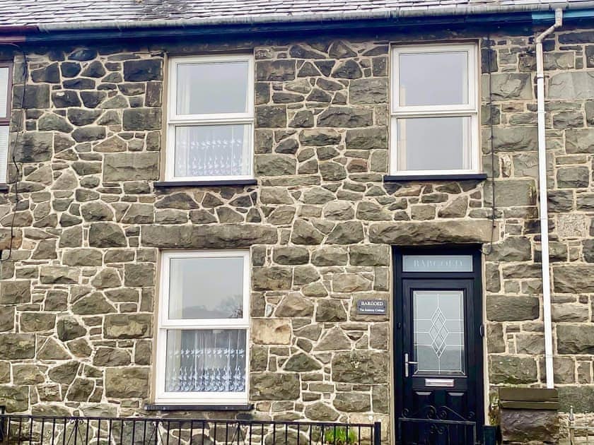 Exterior | Bargoed, Minffordd