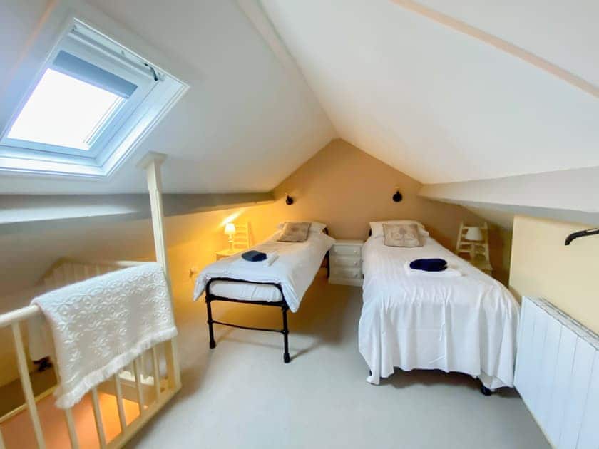 Twin bedroom | Bargoed, Minffordd