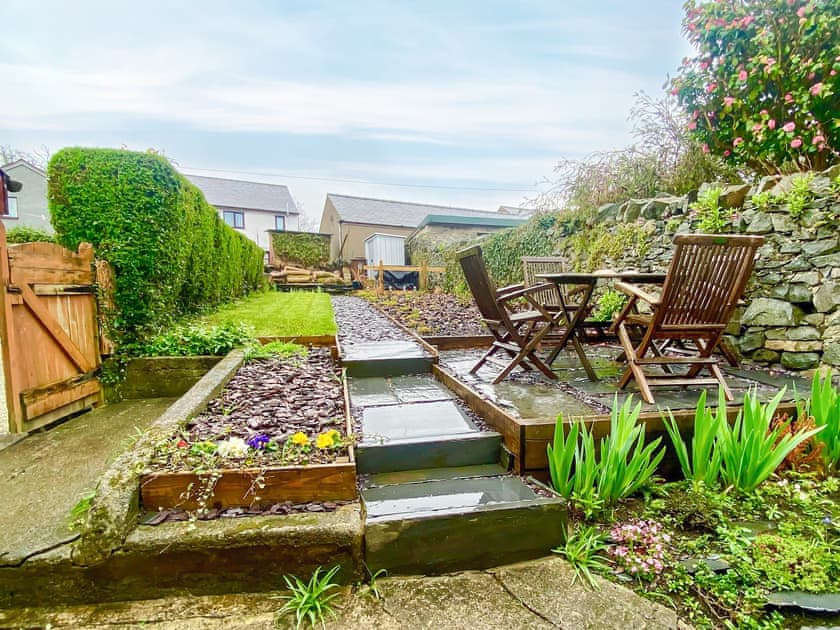 Garden | Bargoed, Minffordd