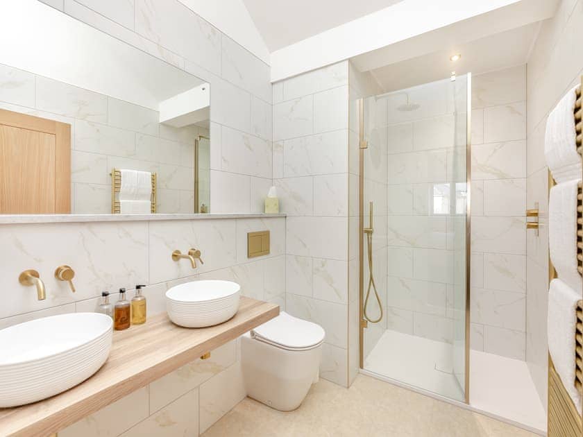 Bathroom | The Embassy, Eyemouth