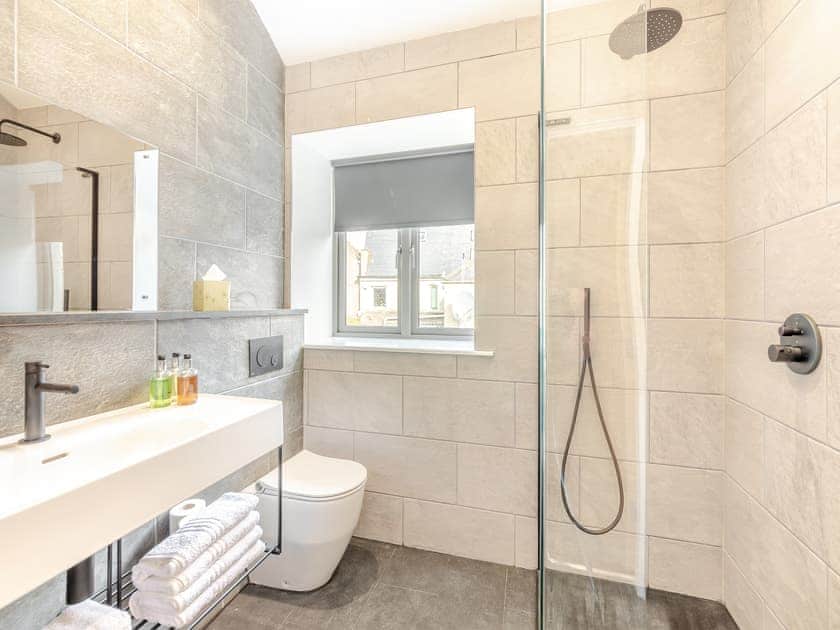 Bathroom | The Embassy, Eyemouth