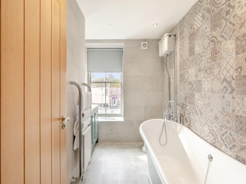 Bathroom | The Embassy, Eyemouth