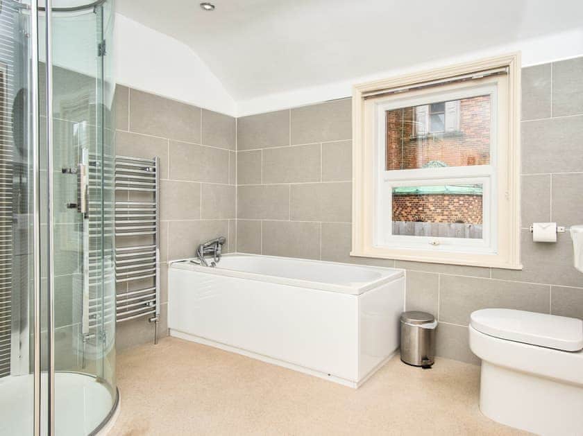 Bathroom | Lyndean, Shanklin