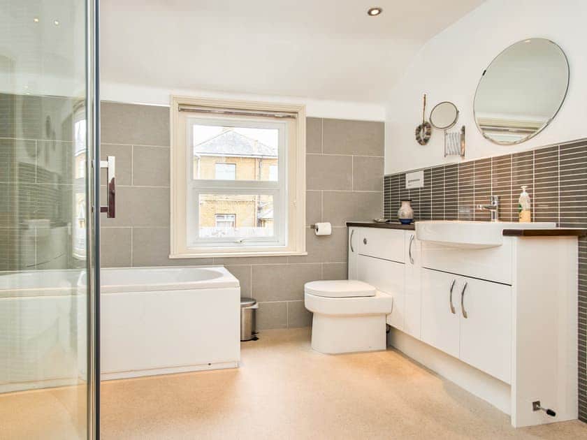 Bathroom | Lyndean, Shanklin