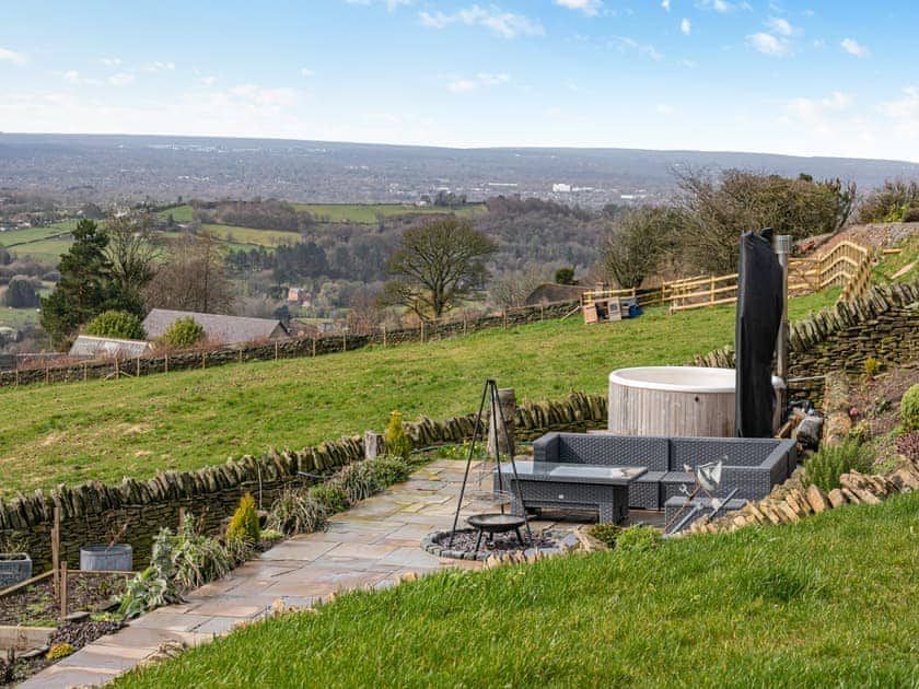 Hot tub | Shutlingsloe - Higher Capstone Farm Cottages, Mellor, near Marple