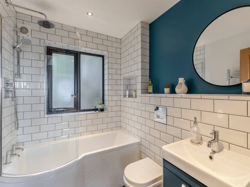 Bathroom | Shutlingsloe - Higher Capstone Farm Cottages, Mellor, near Marple