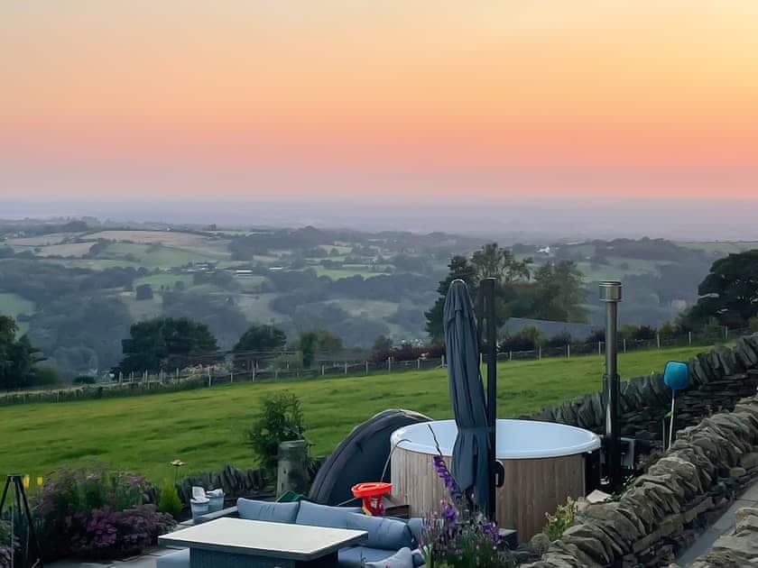 Hot tub | Shutlingsloe - Higher Capstone Farm Cottages, Mellor, near Marple