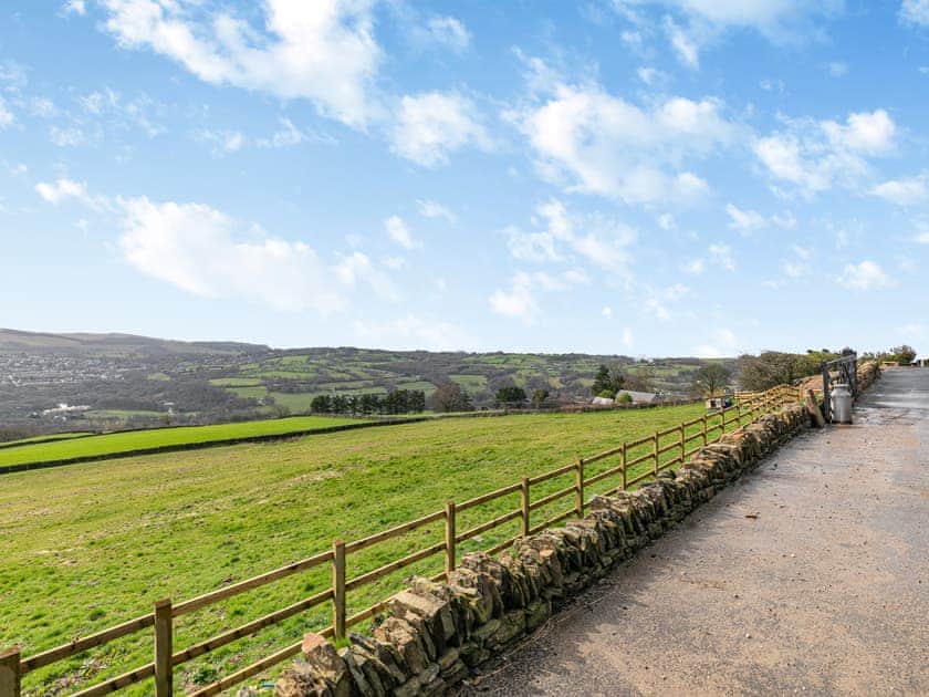 Driveway | Shutlingsloe - Higher Capstone Farm Cottages, Mellor, near Marple