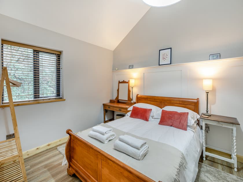 Double bedroom | Kinder - Higher Capstone Farm Cottages, Mellor, near Marple