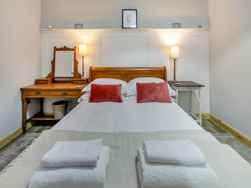 Double bedroom | Kinder - Higher Capstone Farm Cottages, Mellor, near Marple