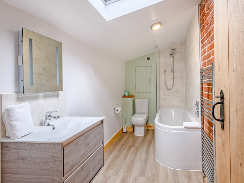 Bathroom | Fred’s Barn, Westwick
