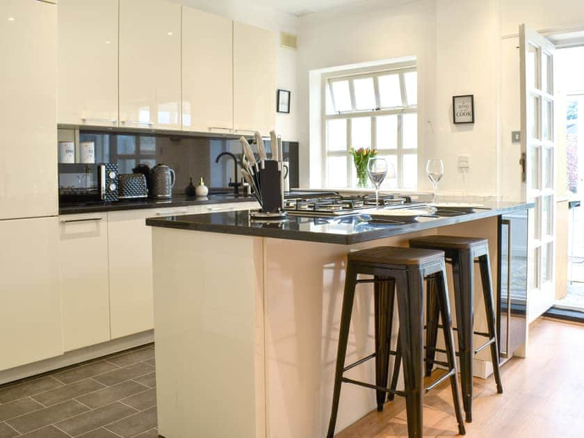 Kitchen/diner | Honeybee Cottage, Lytham