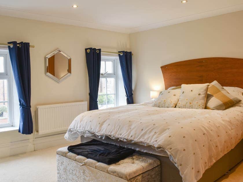 Double bedroom | Honeybee Cottage, Lytham