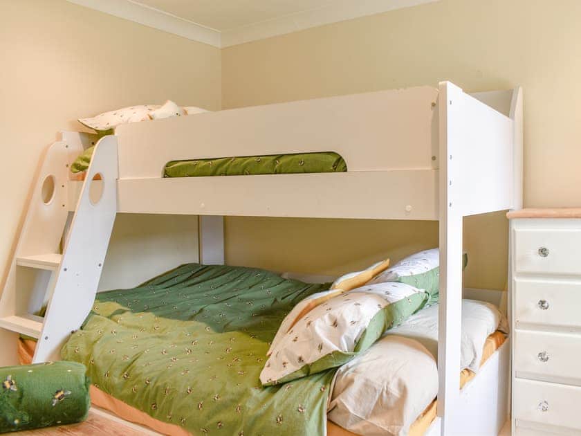 Bunk bedroom | Honeybee Cottage, Lytham