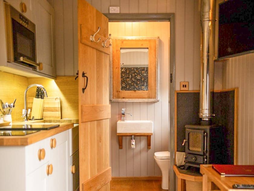 Interior | Digby’s Hut - Brosterfield Farm, Foolow, near Hope Valley