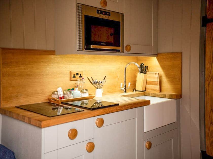 Kitchen area | Digby’s Hut - Brosterfield Farm, Foolow, near Hope Valley