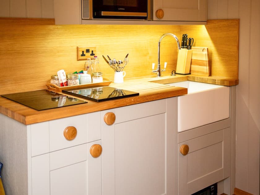 Kitchen area | Digby’s Hut - Brosterfield Farm, Foolow, near Hope Valley