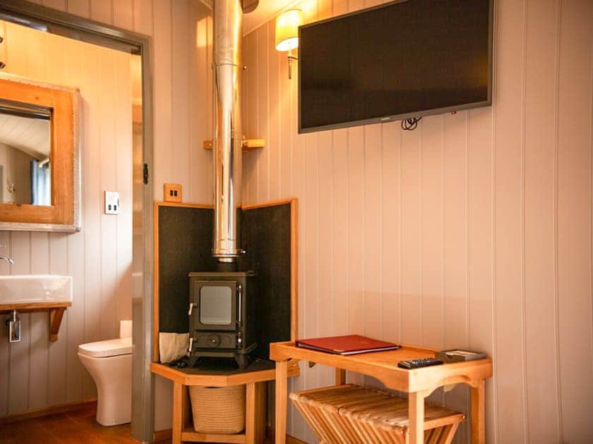 Interior | Digby’s Hut - Brosterfield Farm, Foolow, near Hope Valley