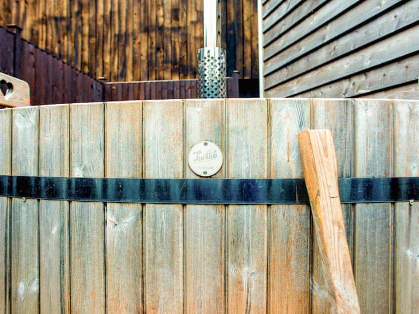Hot tub | Digby’s Hut - Brosterfield Farm, Foolow, near Hope Valley