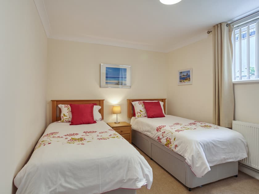 Twin bedroom | Polgew Apartment - Polgew Suites, Marazion