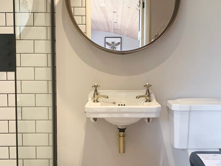 Shower room | Meadow View - Brosterfield Farm, Foolow, near Hope Valley