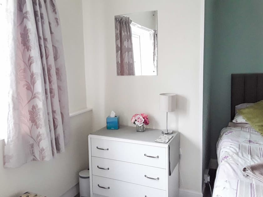 Double bedroom | Shirley’s Cottage, Middlezoy, near Bridgwater