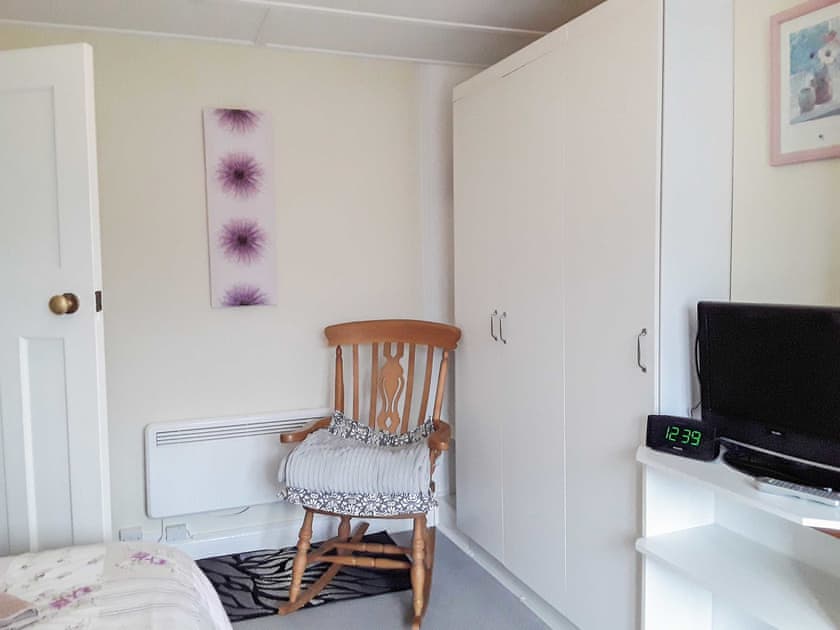 Double bedroom | Shirley’s Cottage, Middlezoy, near Bridgwater