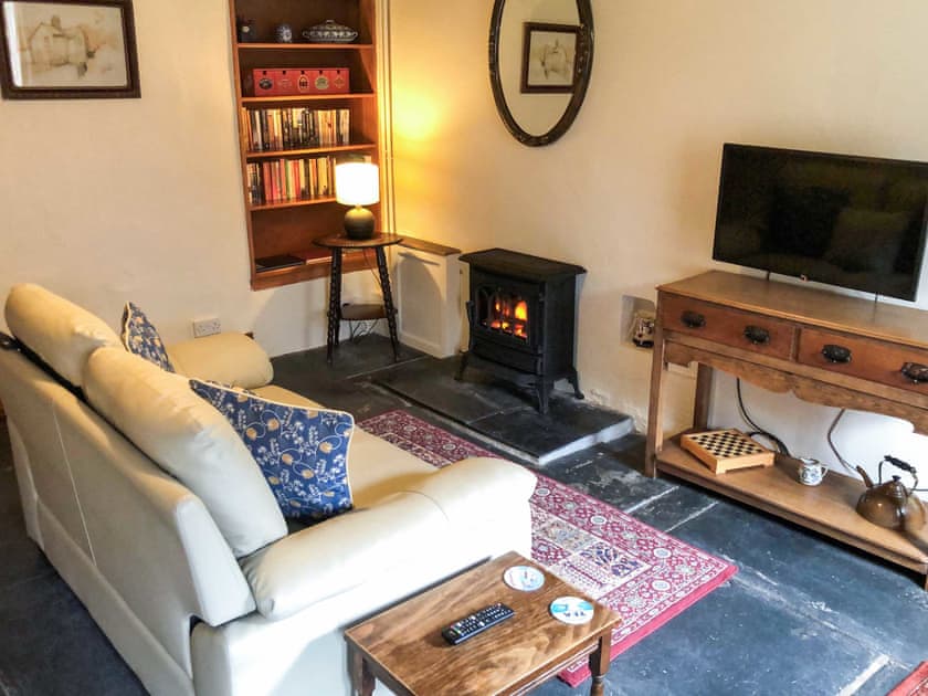 Living room | Honeysuckle Cottage - Capel Bethesda, Aberllefenni, near Machynlleth