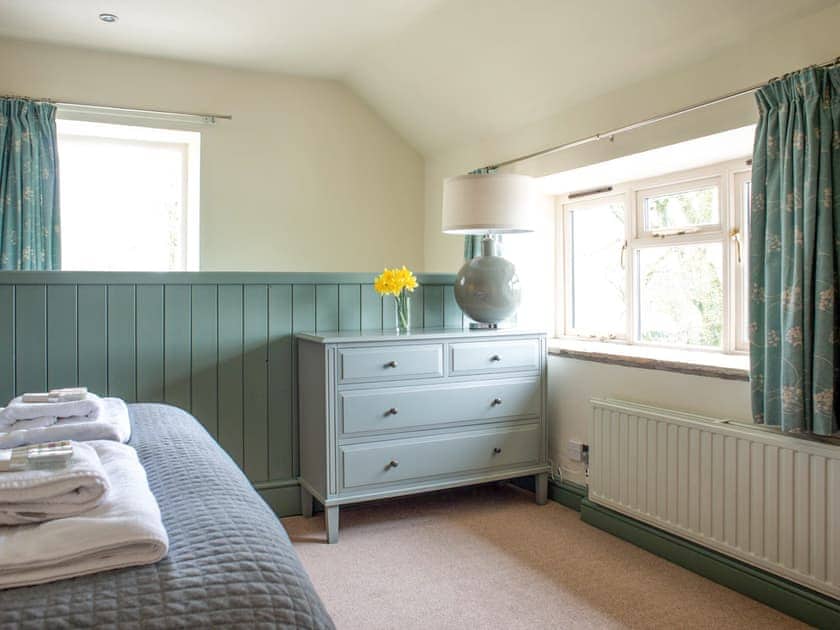 Double bedroom | Brosterfield Cottage - Brosterfield Farm, Foolow, near Hope Valley