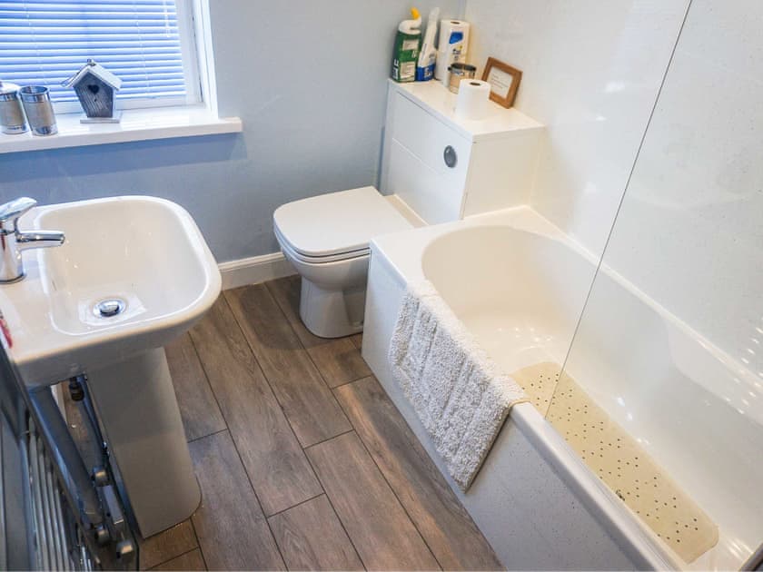 Bathroom | Valentine Cottage, Keswick