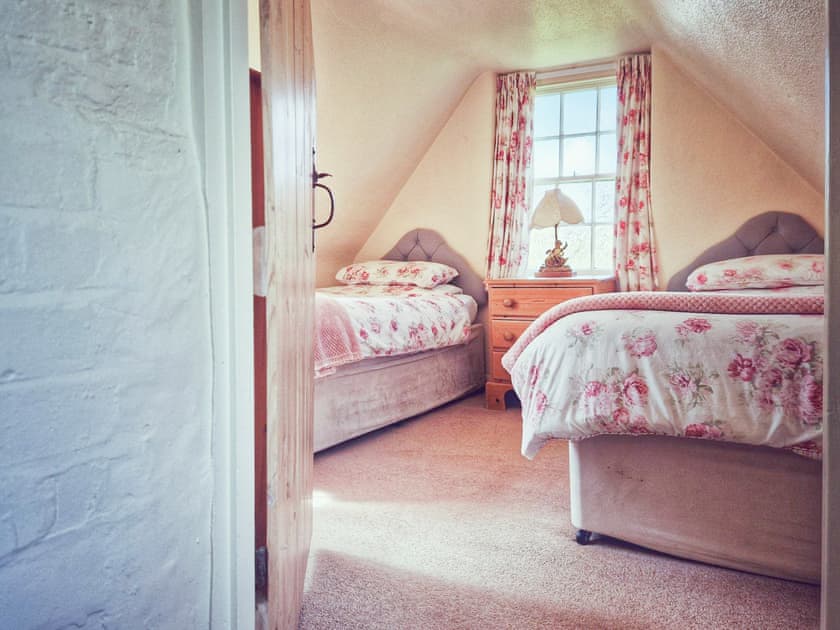 Twin bedroom | The Mansion Cottage, Little London, near Tetford