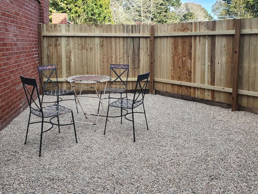 Sitting-out-area | New Forest Annexe, Hordle, Lymington