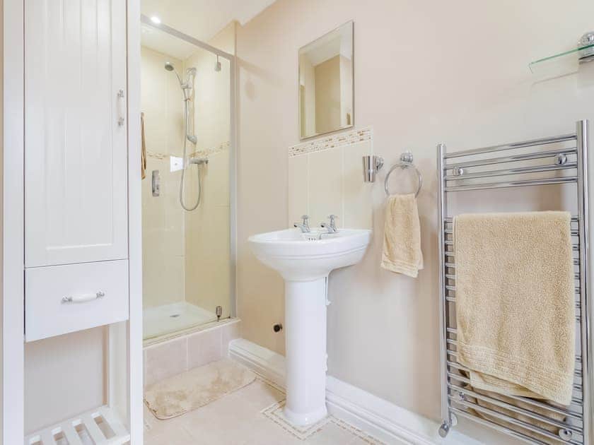 En-suite | Chestnut House, Bridgend