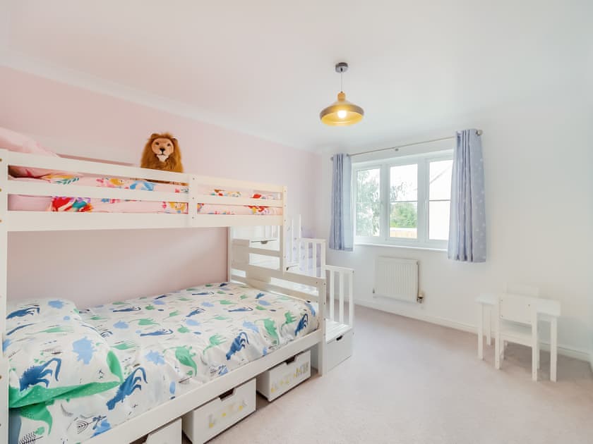 Bunk bedroom | Chestnut House, Bridgend