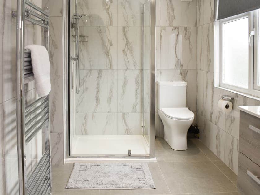 Ensuite Shower room 2, Jack and Jill | Pebble Cottage, Middleton-on-Sea, near Bognor Regis
