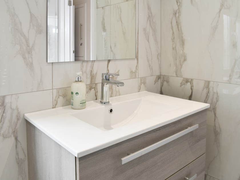 Ensuite Shower room, Jack and Jill | Pebble Cottage, Middleton-on-Sea, near Bognor Regis