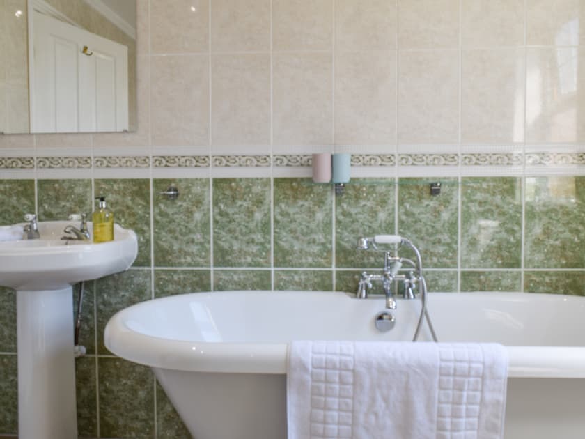 Bathroom | Meadowview, Shipton-on-Stour