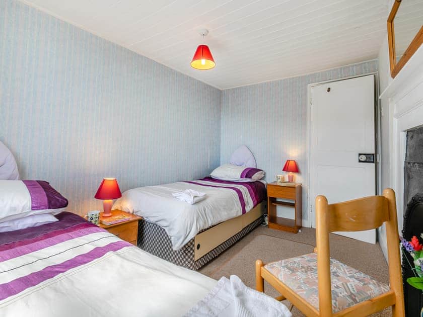 Twin bedroom | Memory Cottage, Mevagissey