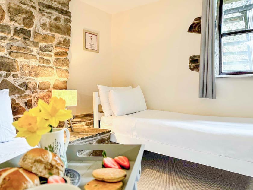 Twin bedroom | Kite 1 - Cwm Chwefru Cottages, Newbridge-on-Wye, near Builth Wells