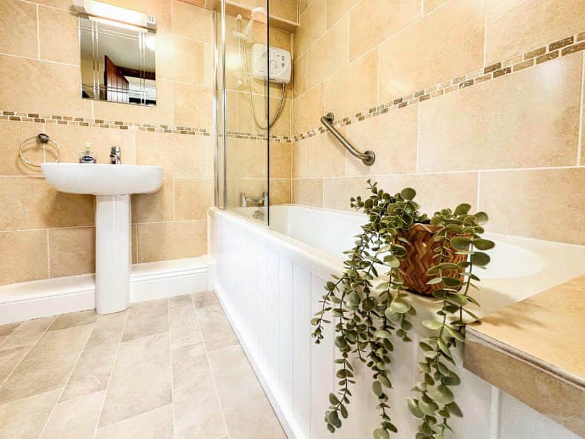 Bathroom | Kite 1 - Cwm Chwefru Cottages, Newbridge-on-Wye, near Builth Wells